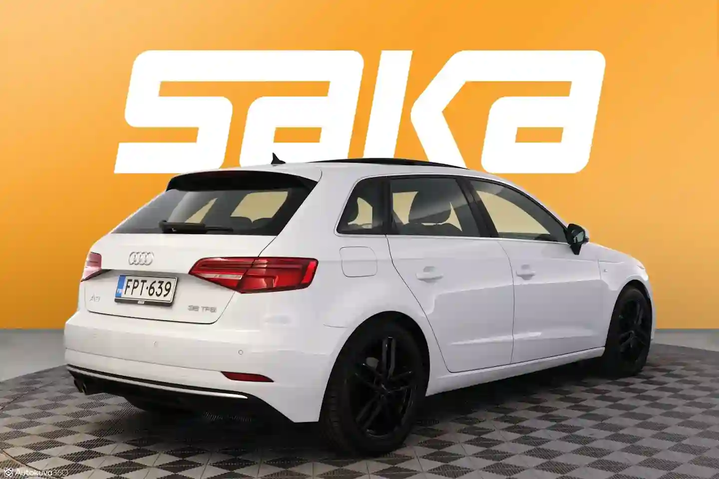 Car Image - Dhq3VjHE156xrsckq7XfK