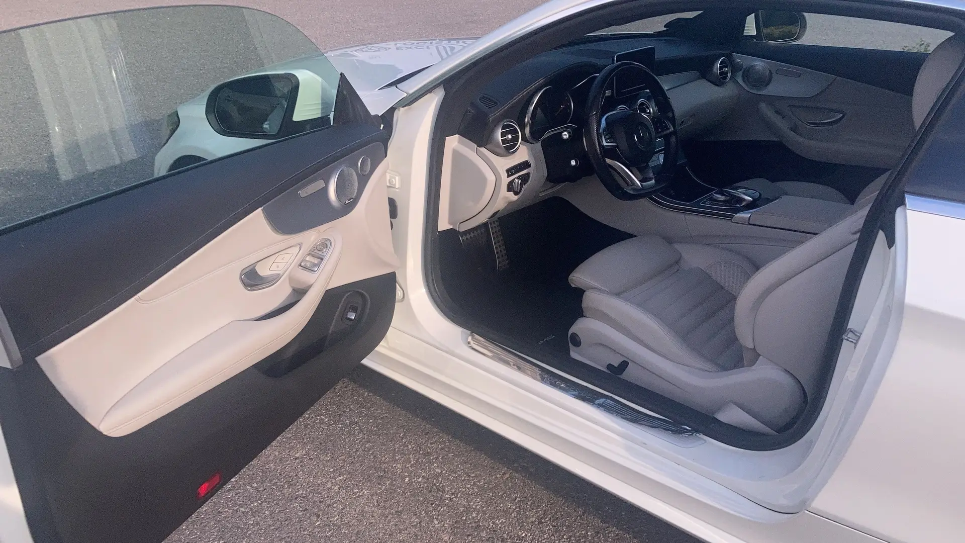 Car Image - m8cba6vv55v4fMtx3KEJe
