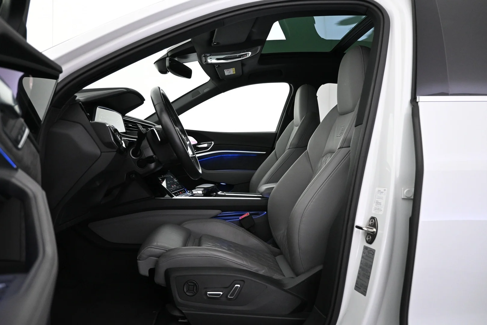 Car Image - 4WEa73o705mLc9LnTsbUB5