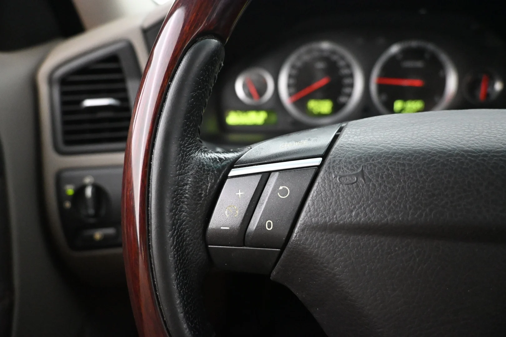Car Image - 7rfBoU3R8rLbPtXGH7G3fj