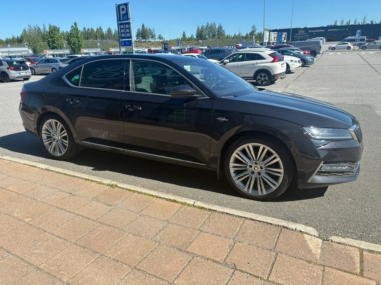 Car Image - 7zOtuQIKOT9X1FvDYwmFRl