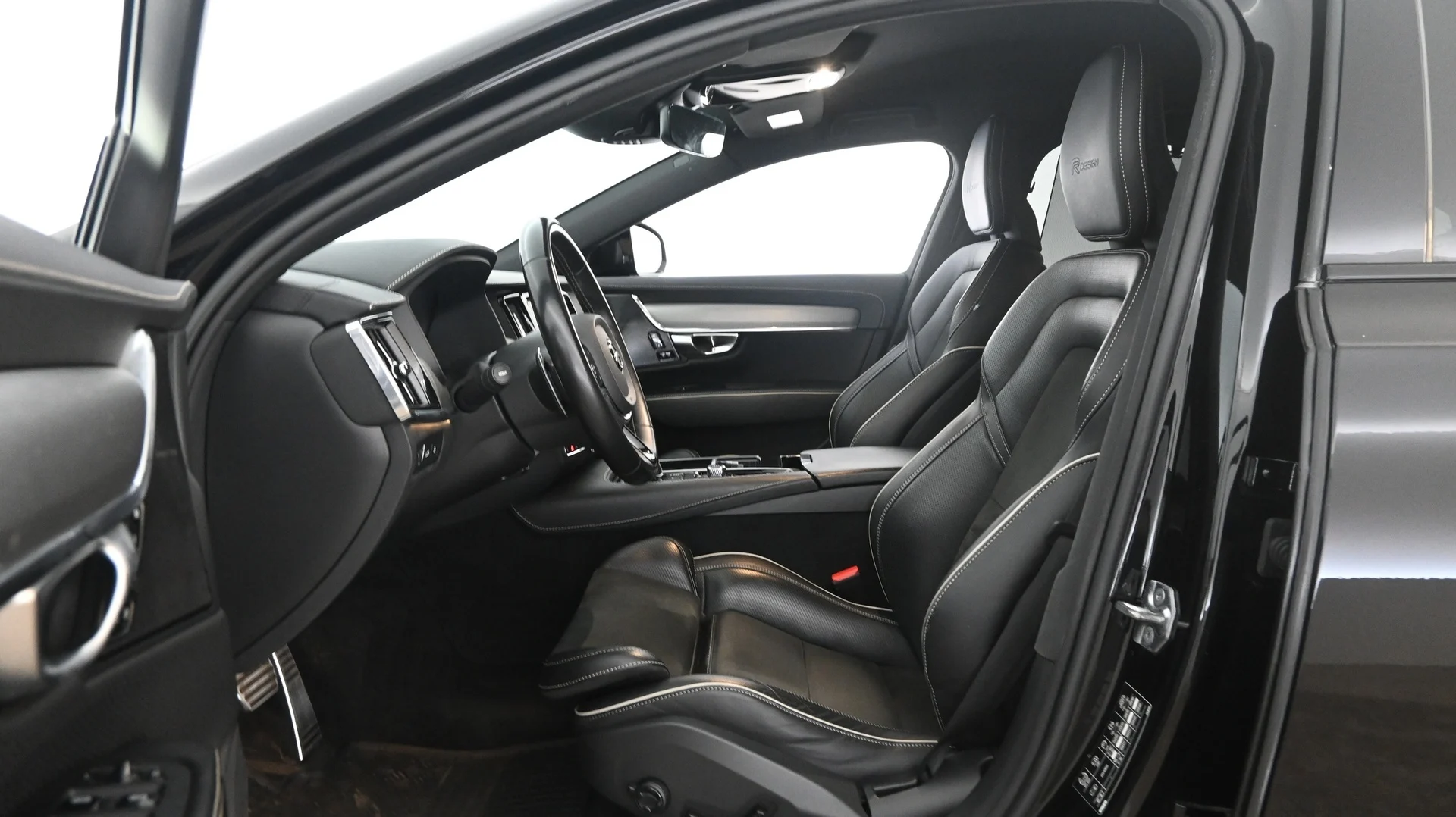 Car Image - 7uA1qSiMrZqz8cOSy1V6cZ