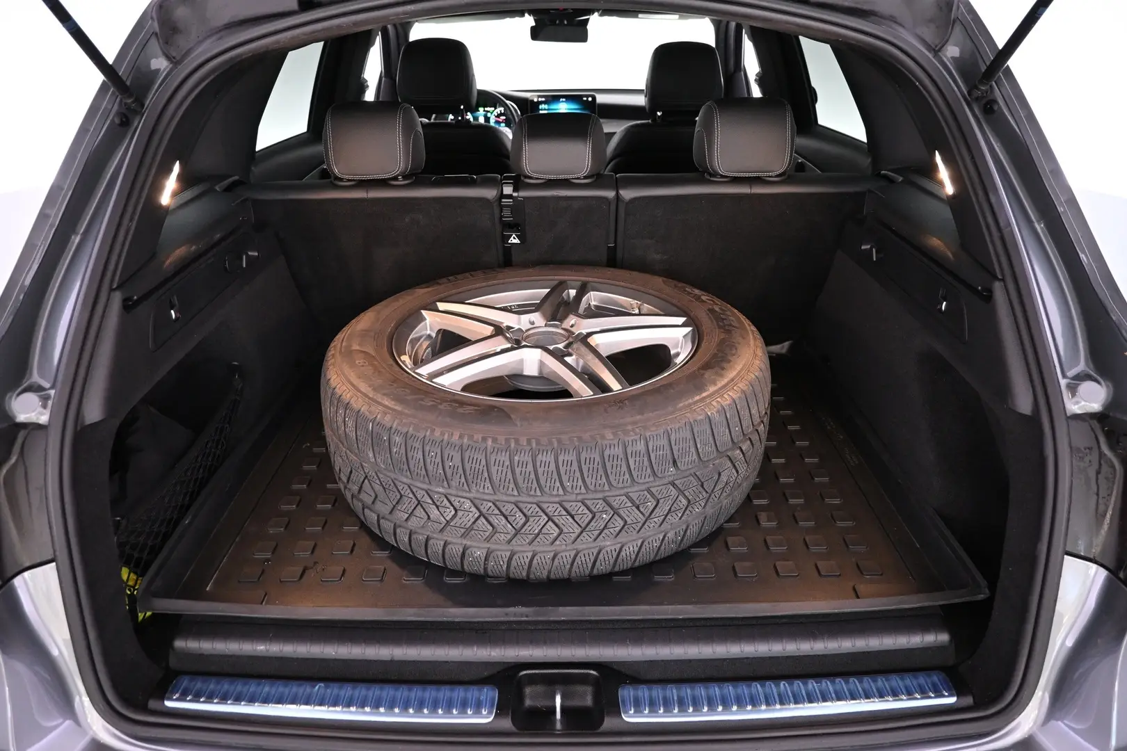 Car Image - 2uKYOb1PA8VtI5IYQP1jbz