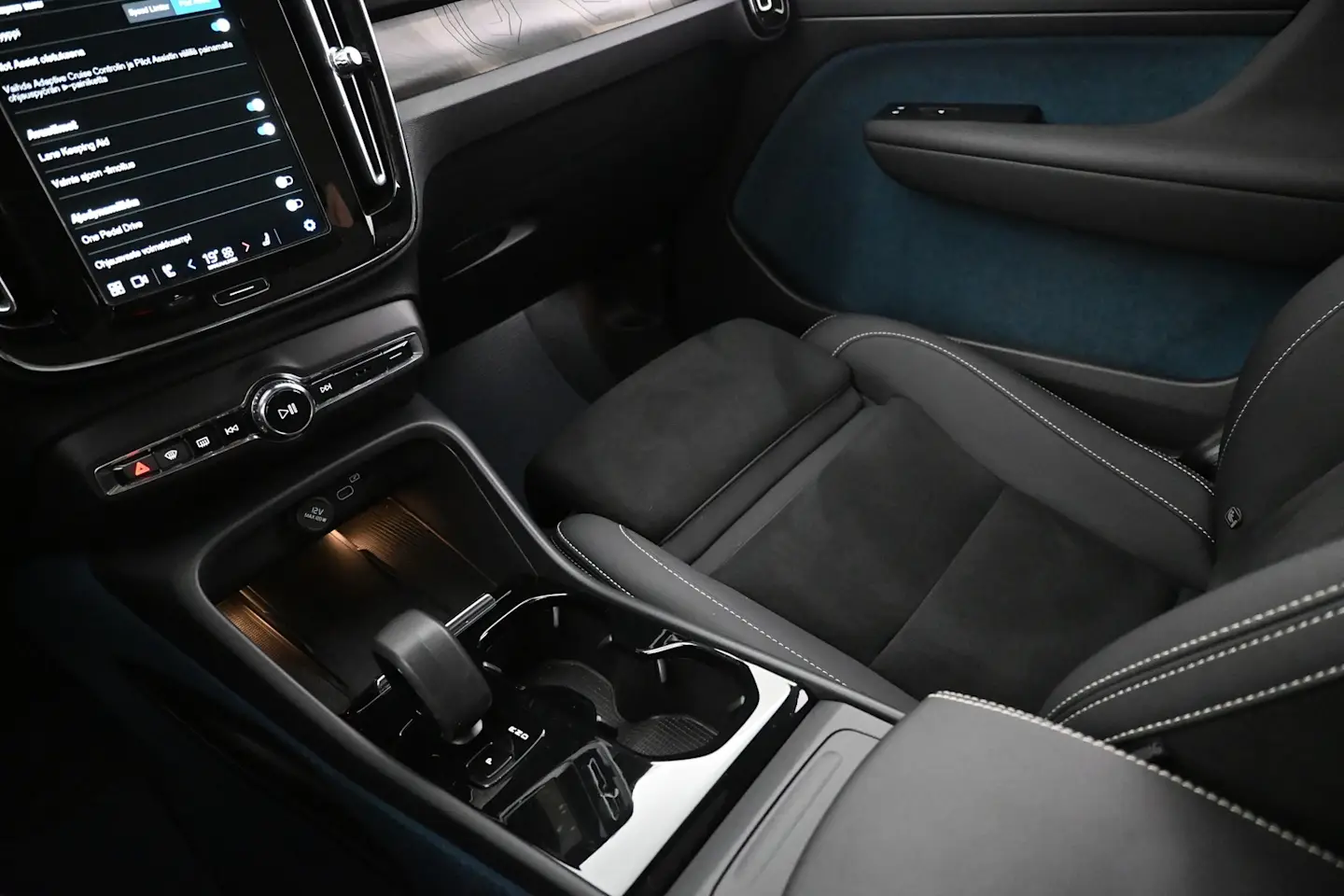 Car Image - 7DTzO37fzch0JrgK4MvxDi