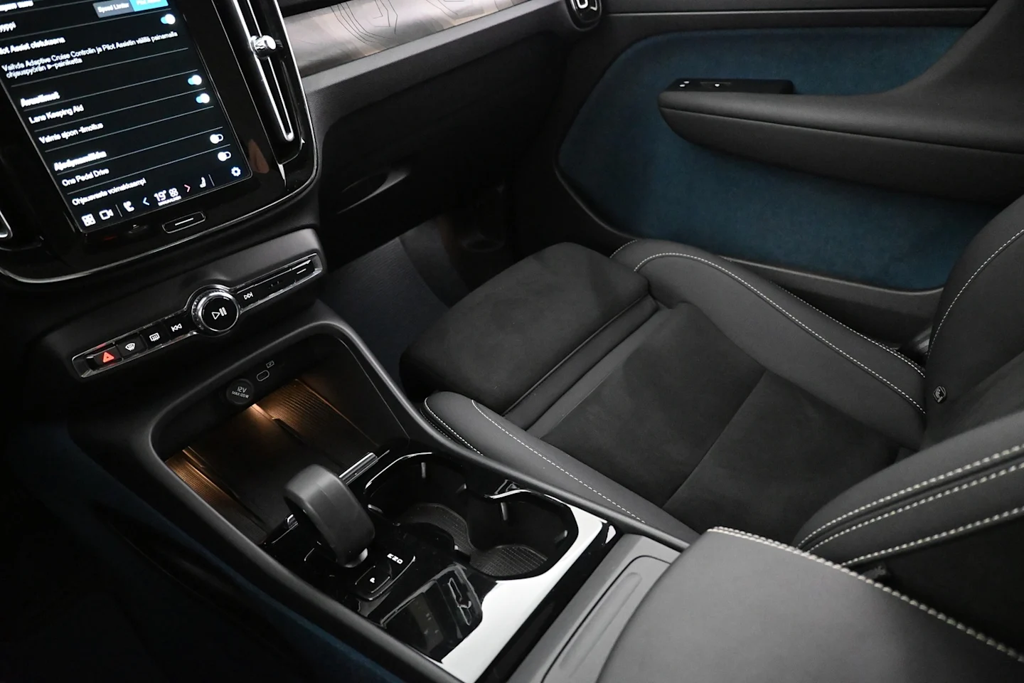 Car Image - 7DTzO37fzch0JrgK4MvxDi
