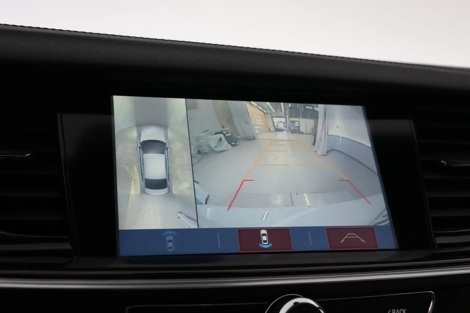 Car Image - 187iDpM8MbcMVm03uvrl65