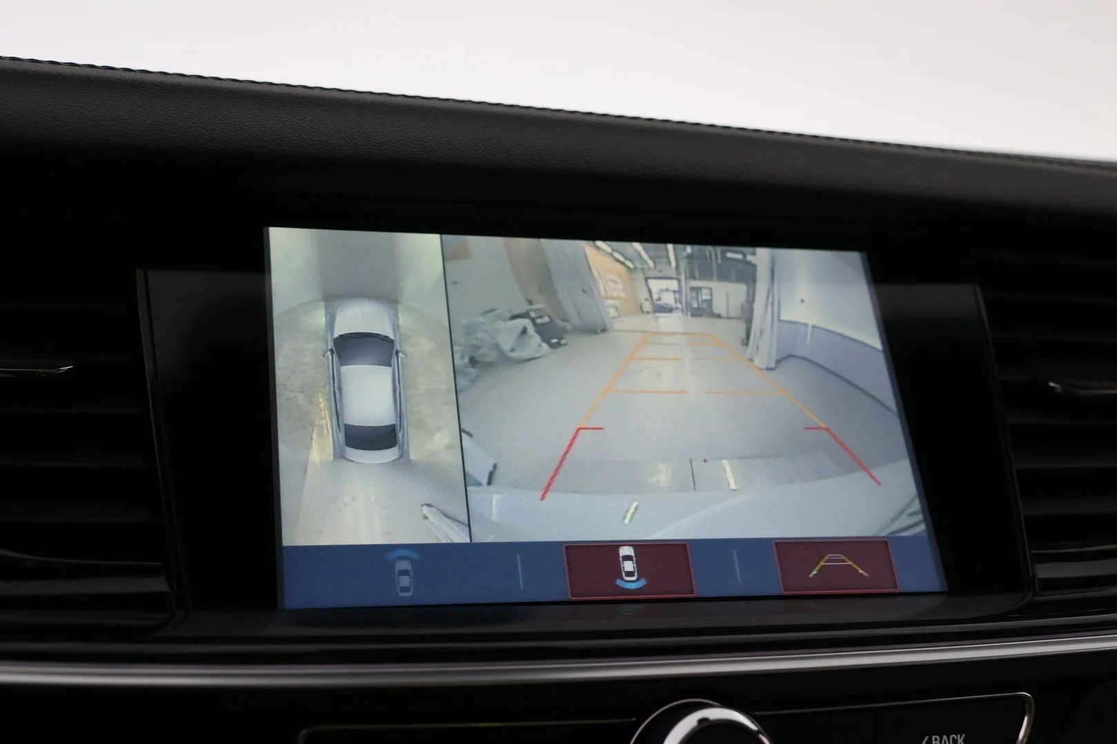Car Image - 187iDpM8MbcMVm03uvrl65