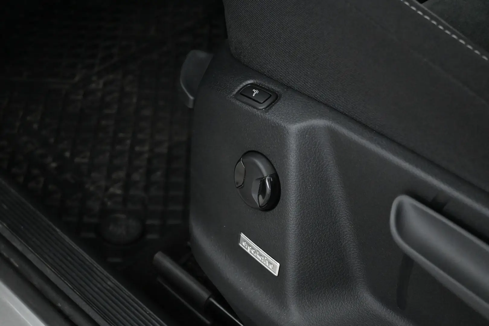 Car Image - 7KmoB11RE43HCBGp4ccymE
