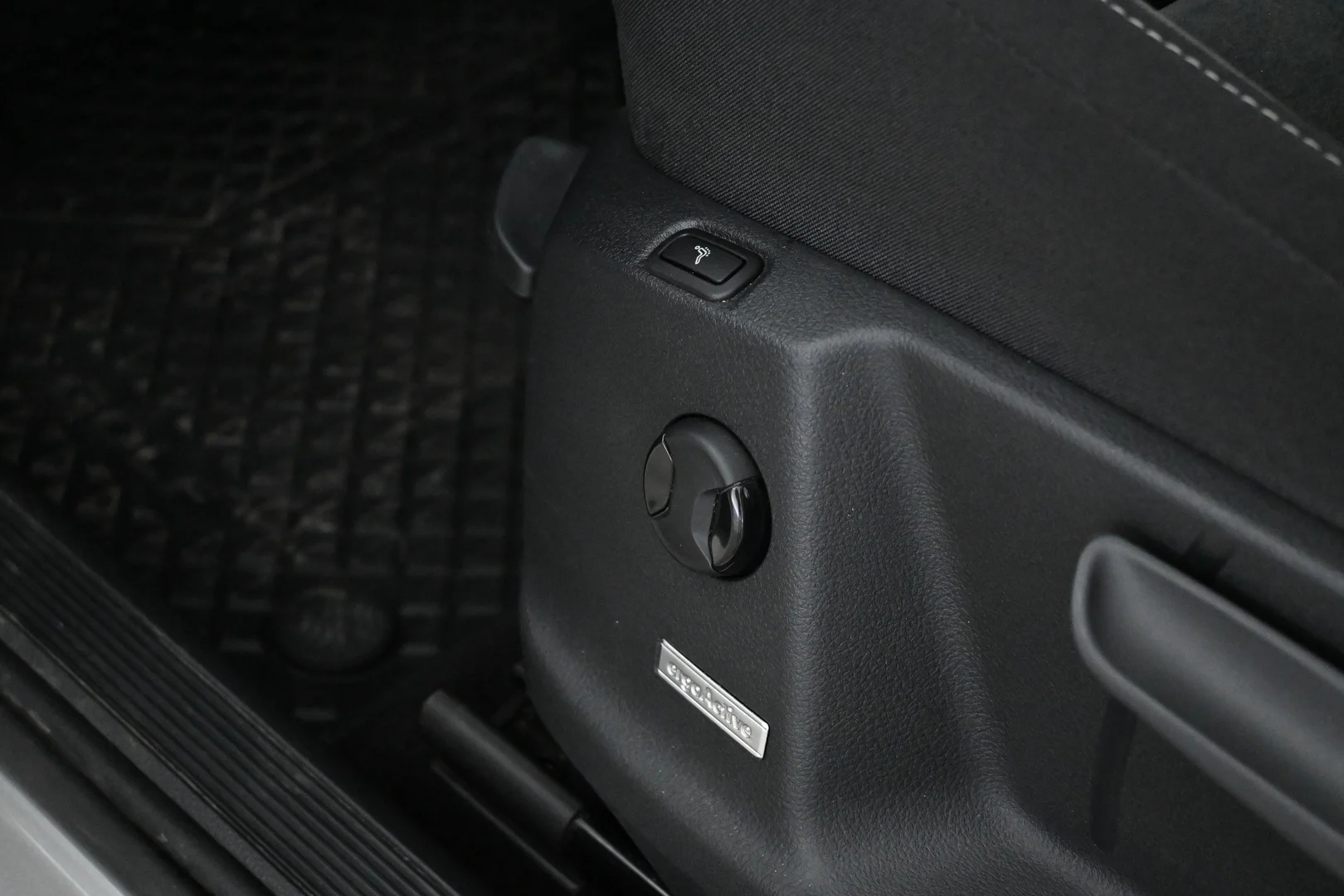 Car Image - 7KmoB11RE43HCBGp4ccymE