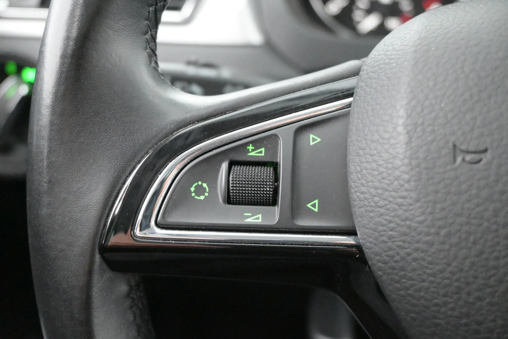 Car Image - 6LhUuIkGS9igl9SikBV3HS