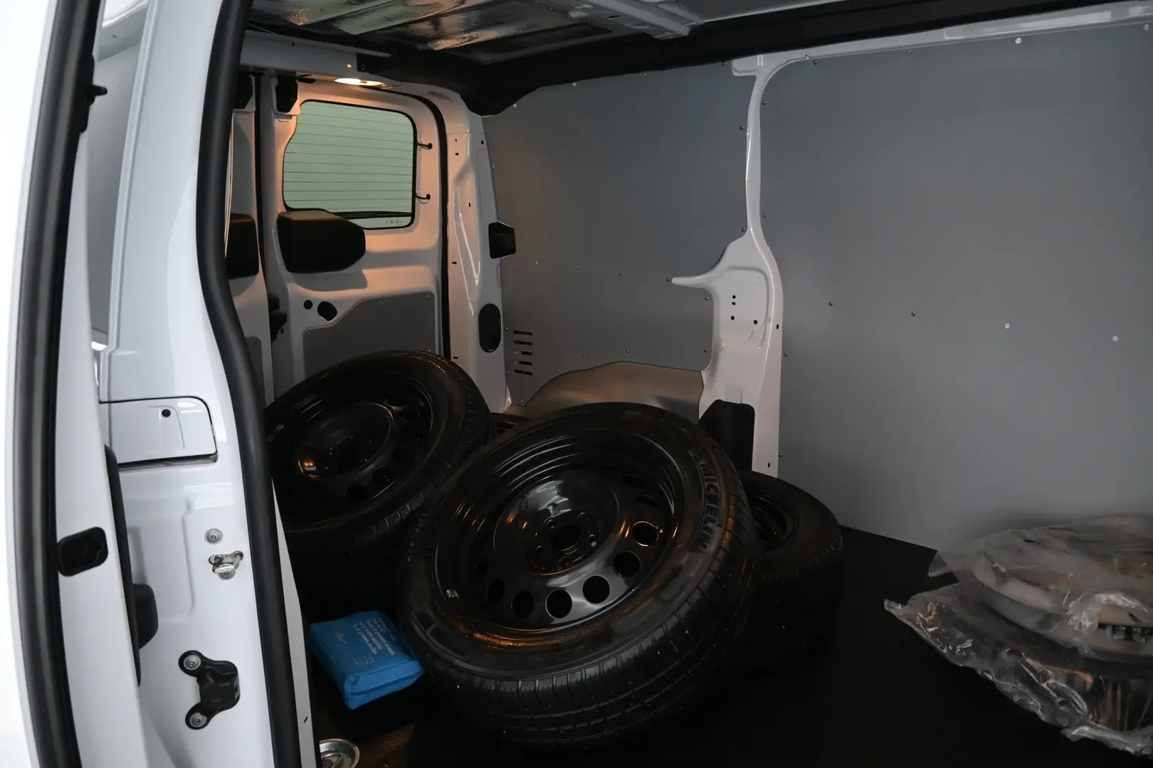 Car Image - 5aPqTAkAYmbvwWbGbHpSTP