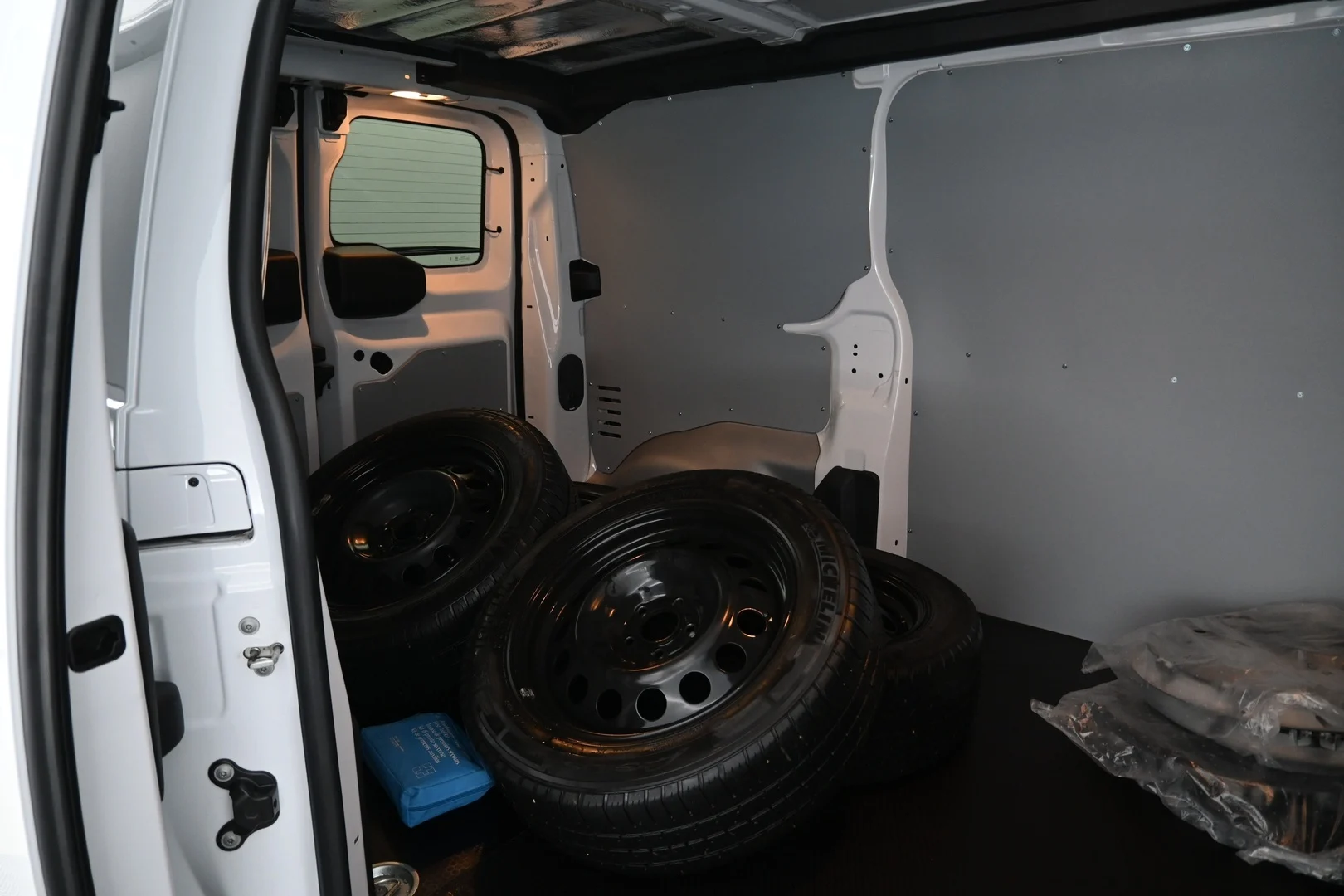 Car Image - 5aPqTAkAYmbvwWbGbHpSTP