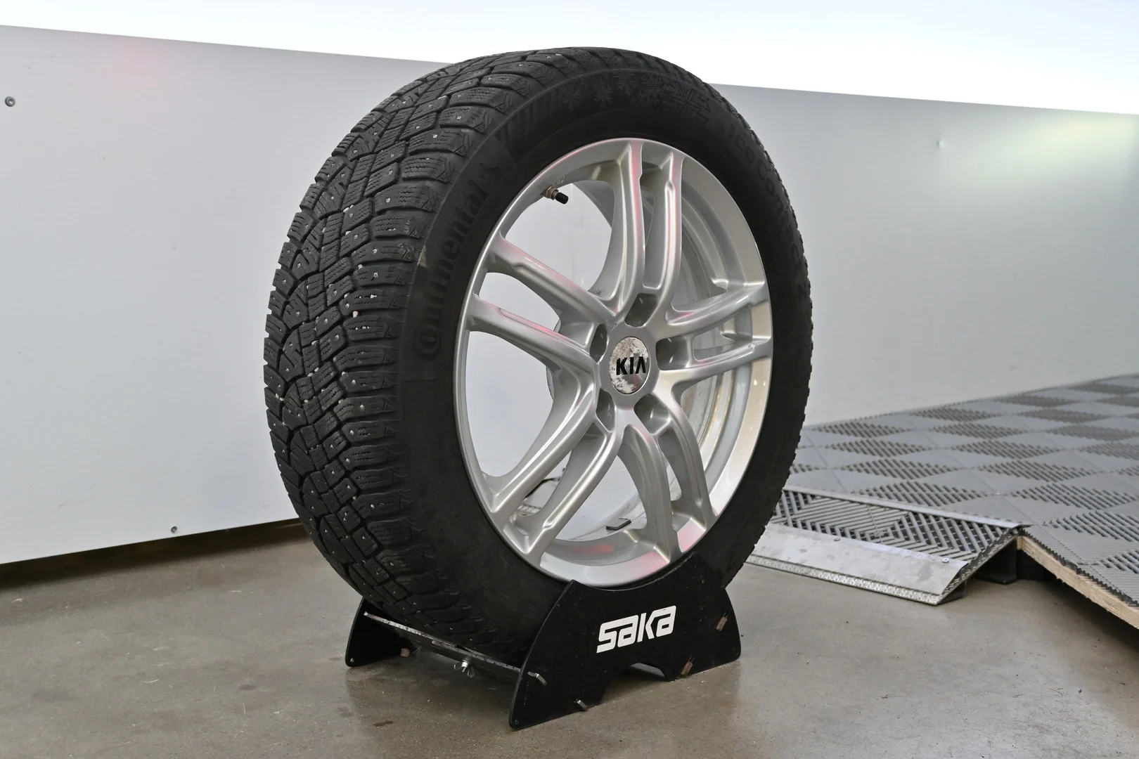 Car Image - 4GsaqIgavuDmRcLiZ9q0RV