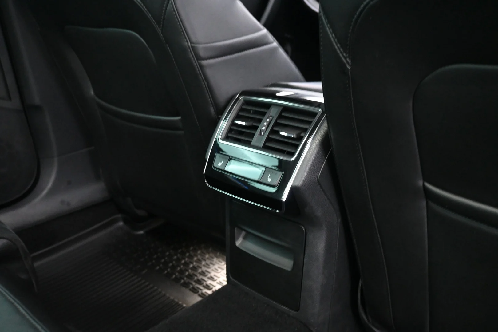 Car Image - XFqPcnxTenJJxIBYXoLVR