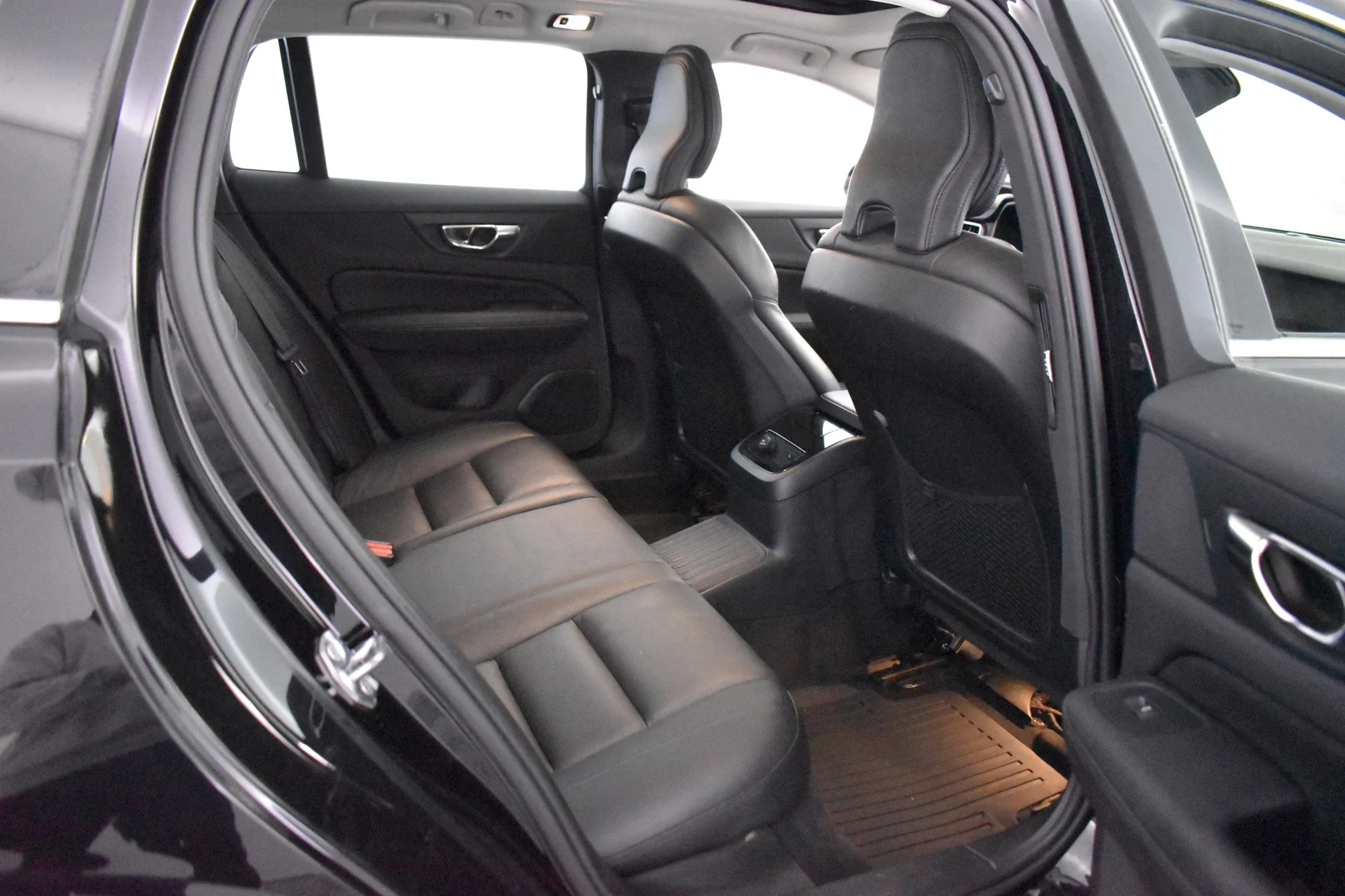 Car Image - 6JGLMe3lGI9E5AAqWEliLY
