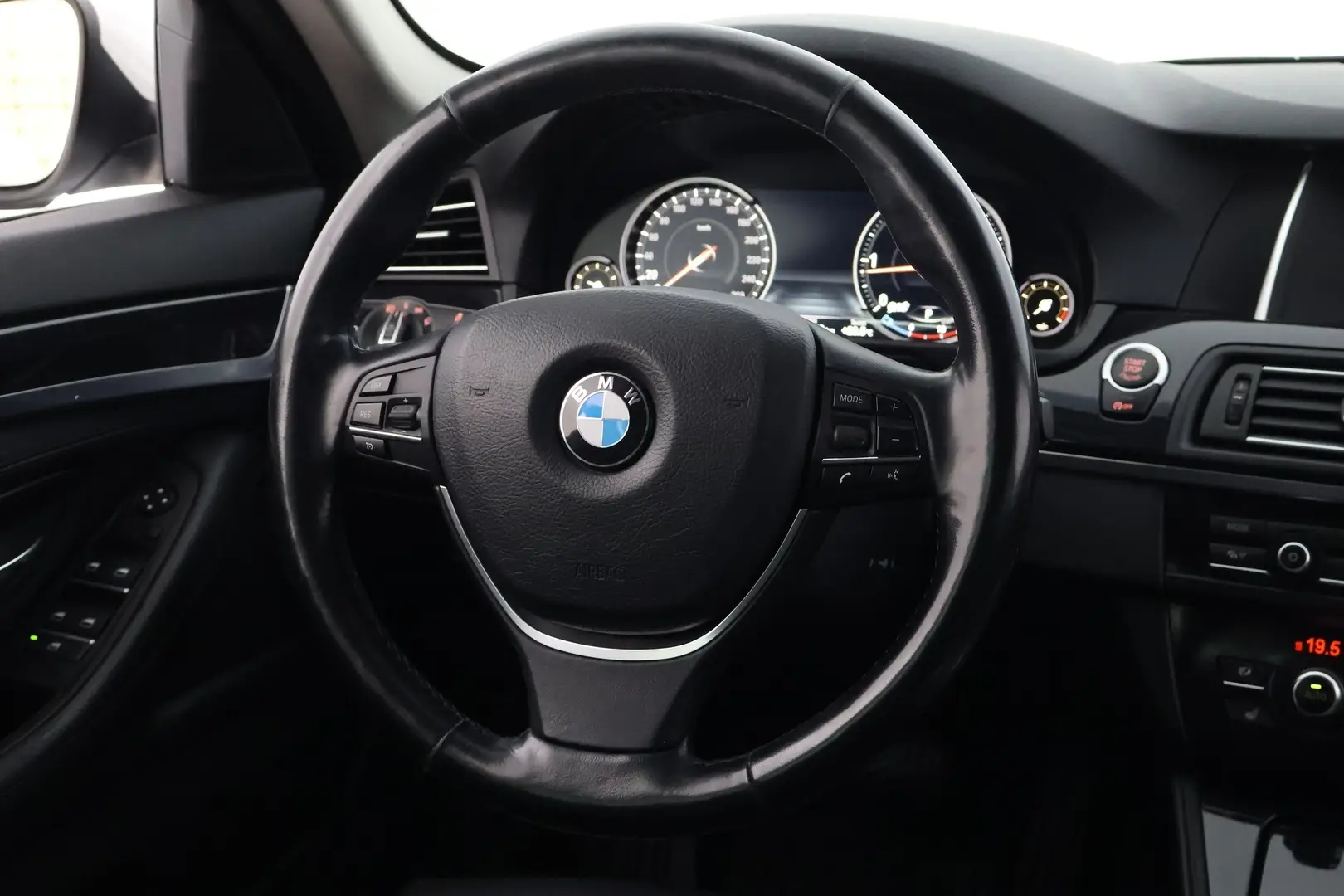 Car Image - 7MAmdxFWwUFvjDf2Sm3aIm