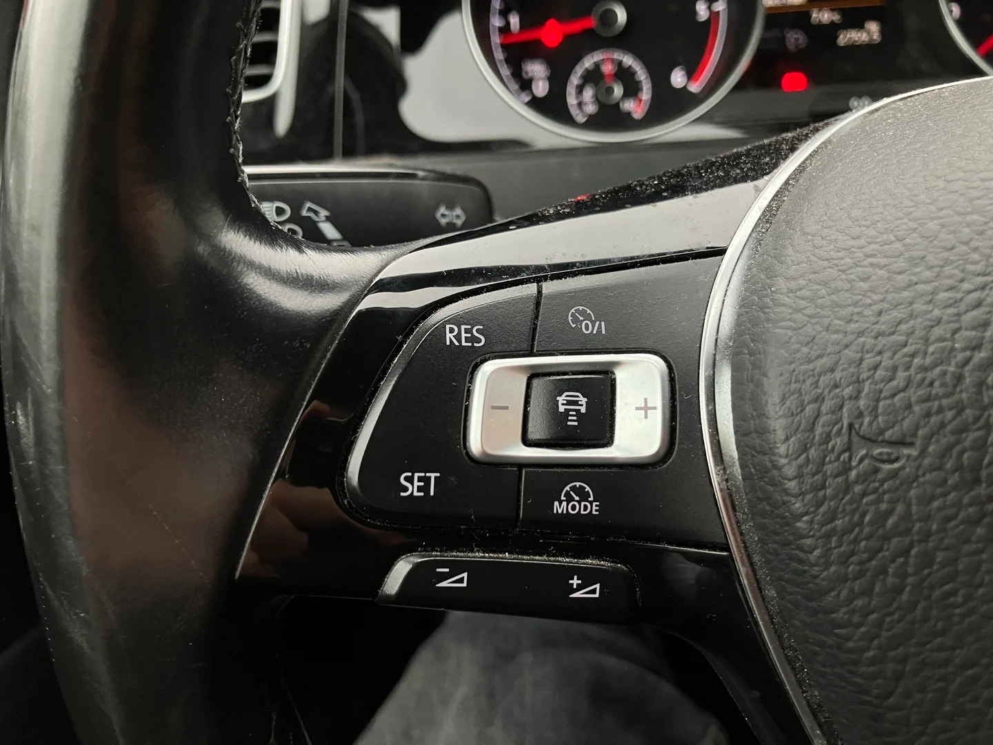 Car Image - 1zQ3LSIxieD1mDoS9FWxeV