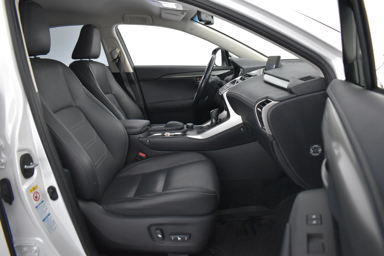 Car Image - 5LDkW0HM9KqIzTEA0MJ4PZ