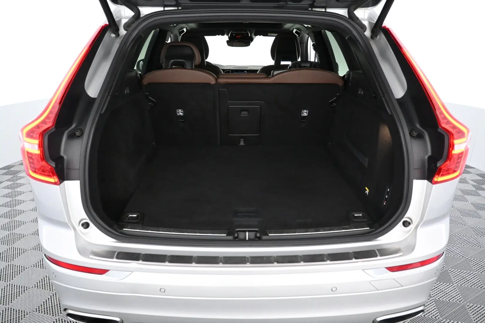 Car Image - 7HCehXneahAUgPckT9vo1E