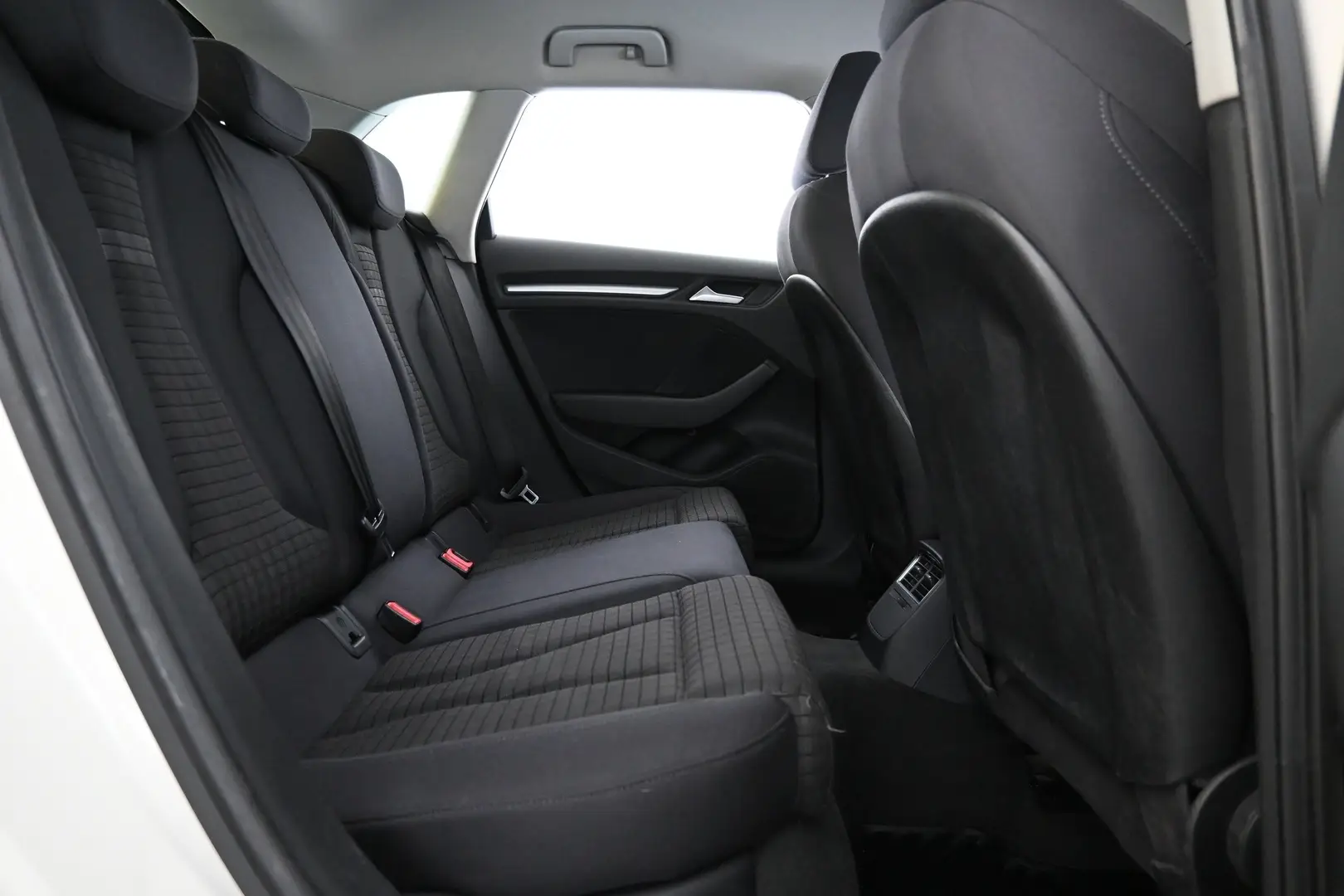 Car Image - 3V7yQg04JahpblBfgHqd2J