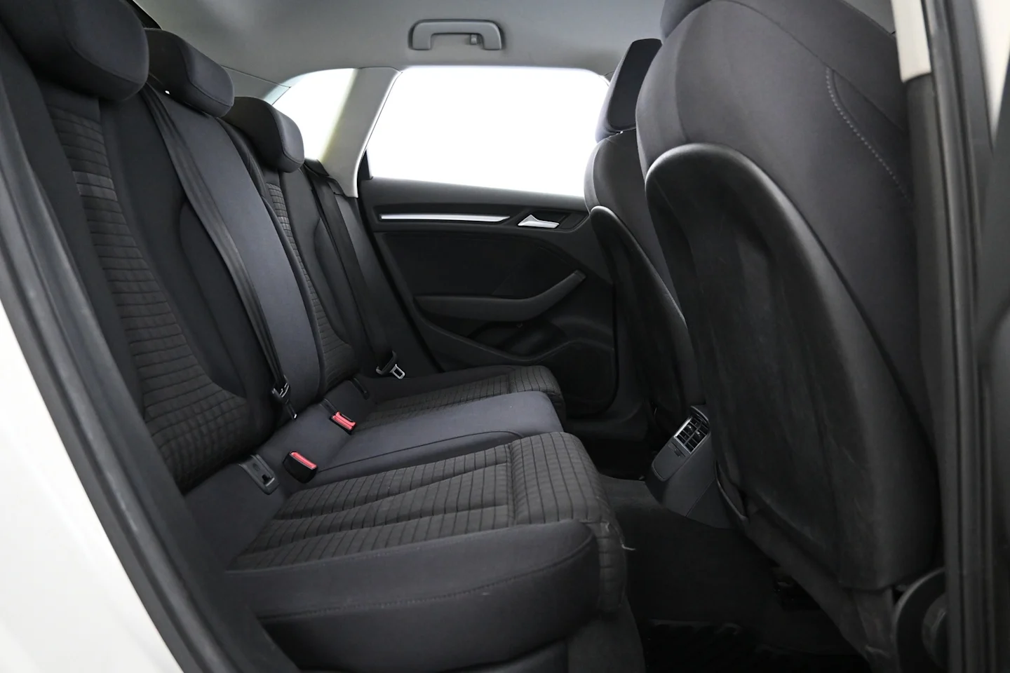 Car Image - 3V7yQg04JahpblBfgHqd2J