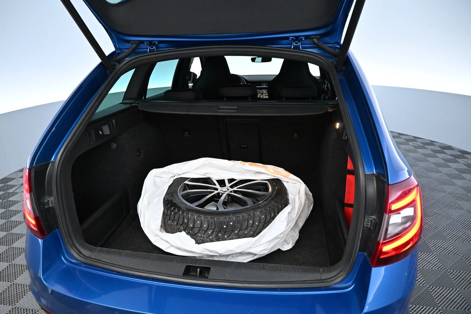 Car Image - cv10tFgoMR17Xz4XF98bd
