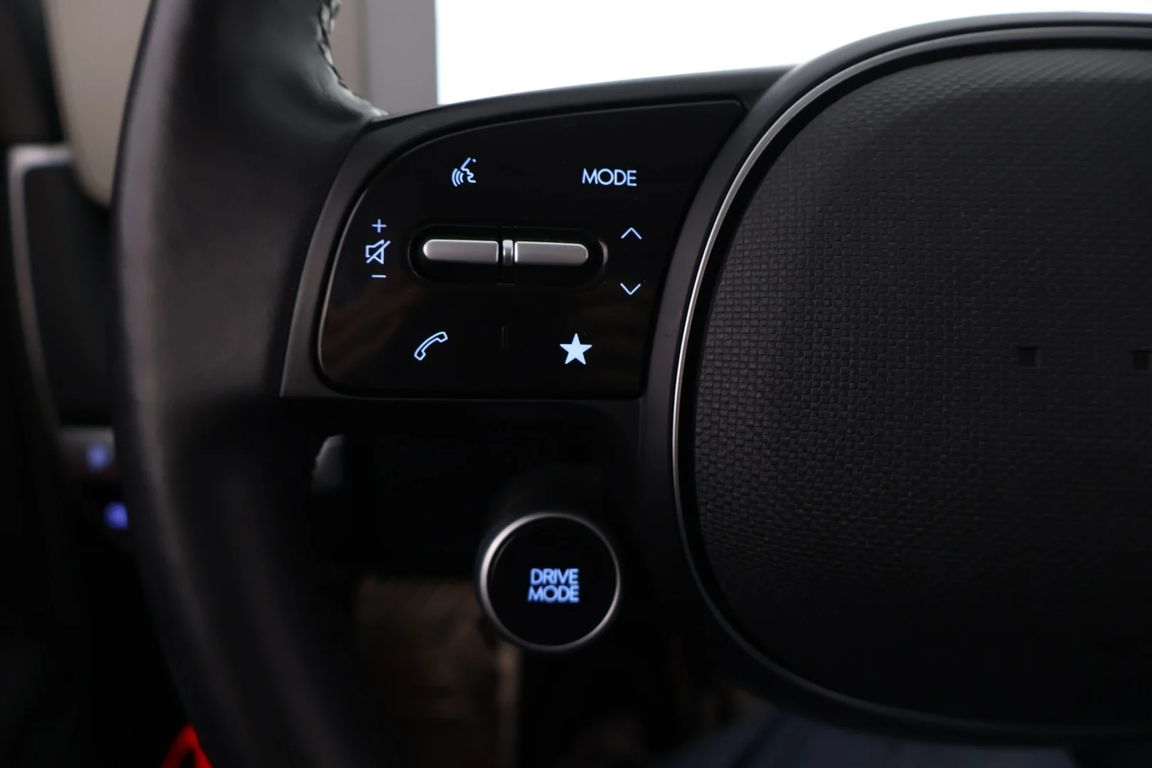 Car Image - 2kVwH8JO3uRpVMMKYSi2x2