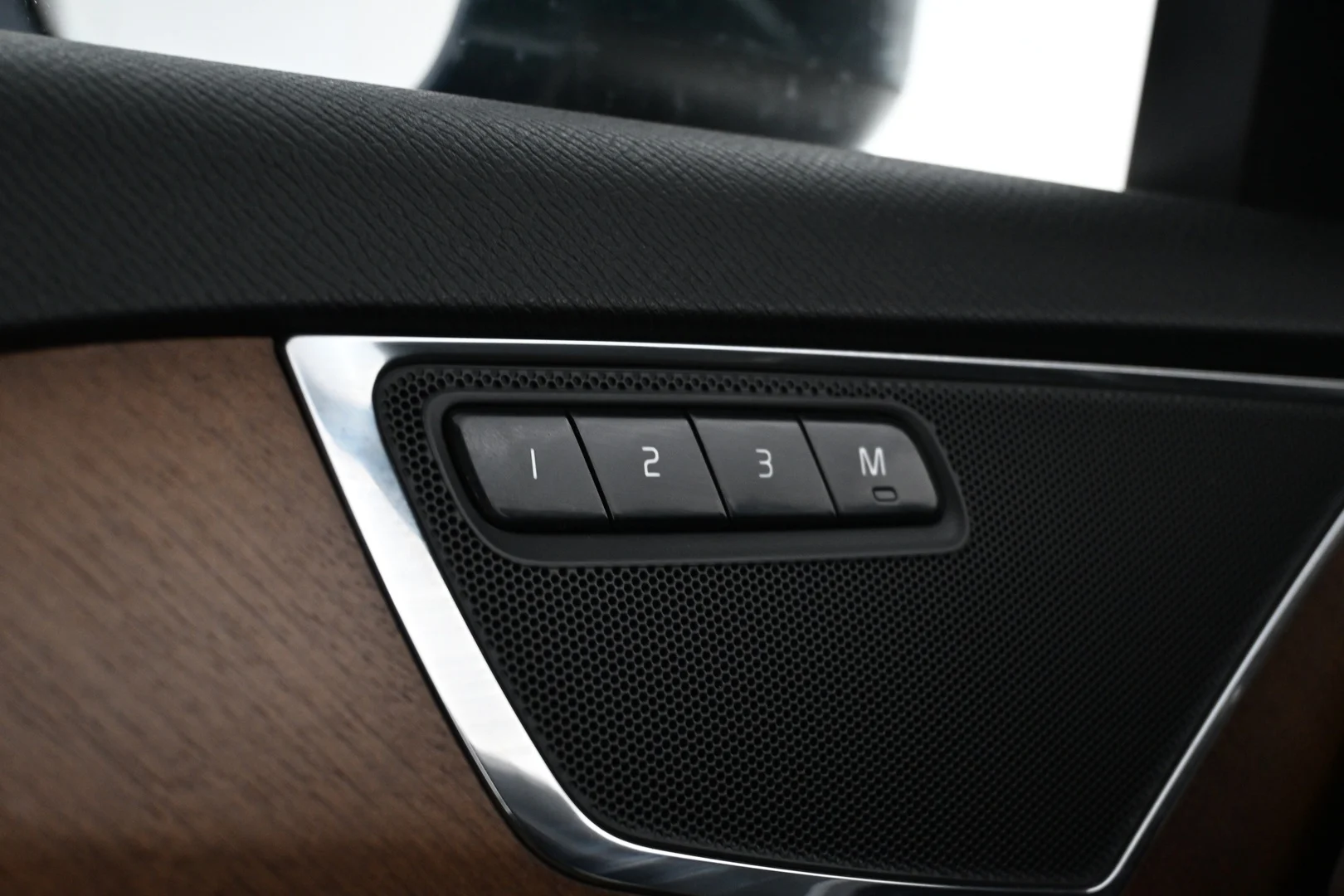 Car Image - fDYUg2HQsIU5WUibogc7n