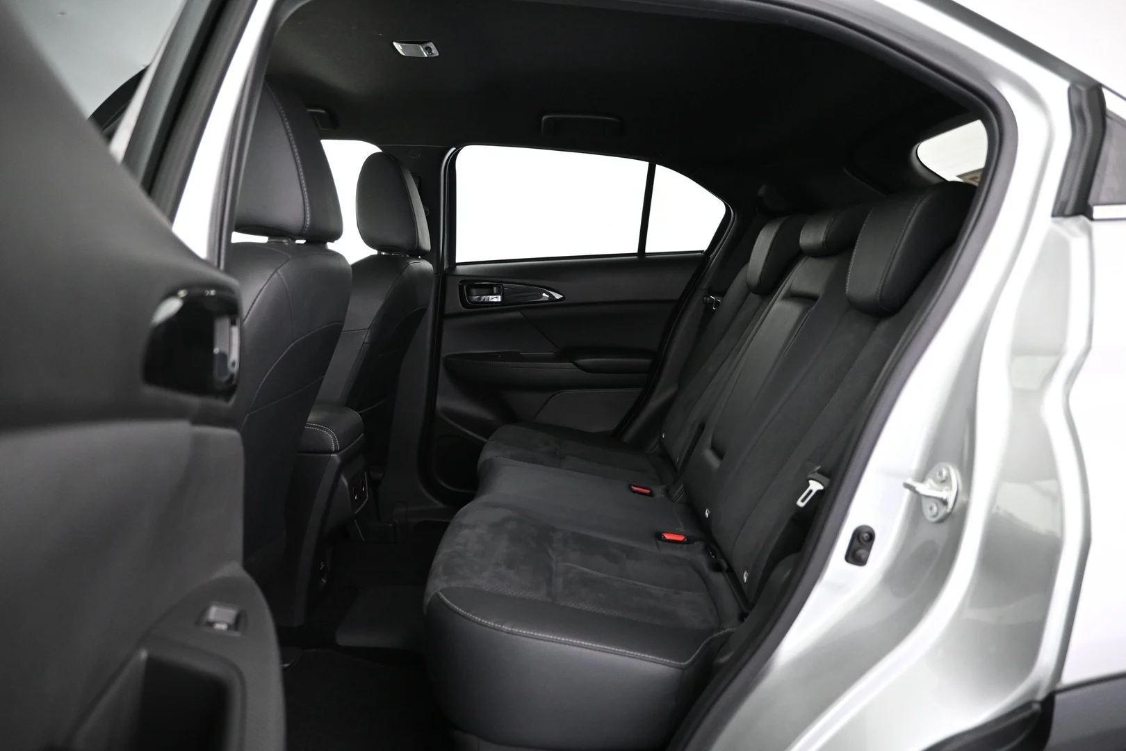 Car Image - 4McBGNQwAZYGLm4T3CAGbo