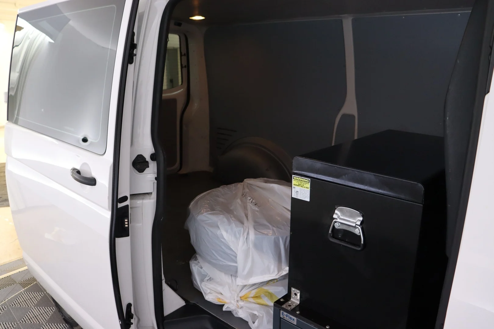 Car Image - Gj3whotFGDyPz1ZdzN98p