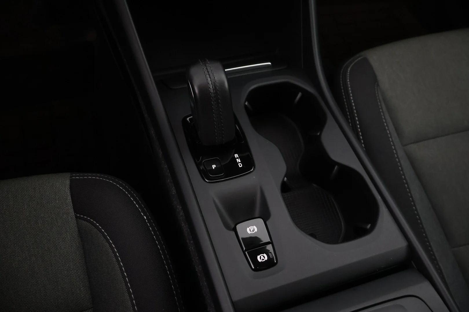 Car Image - 5gCJb8pGcarHuStHQENLQp