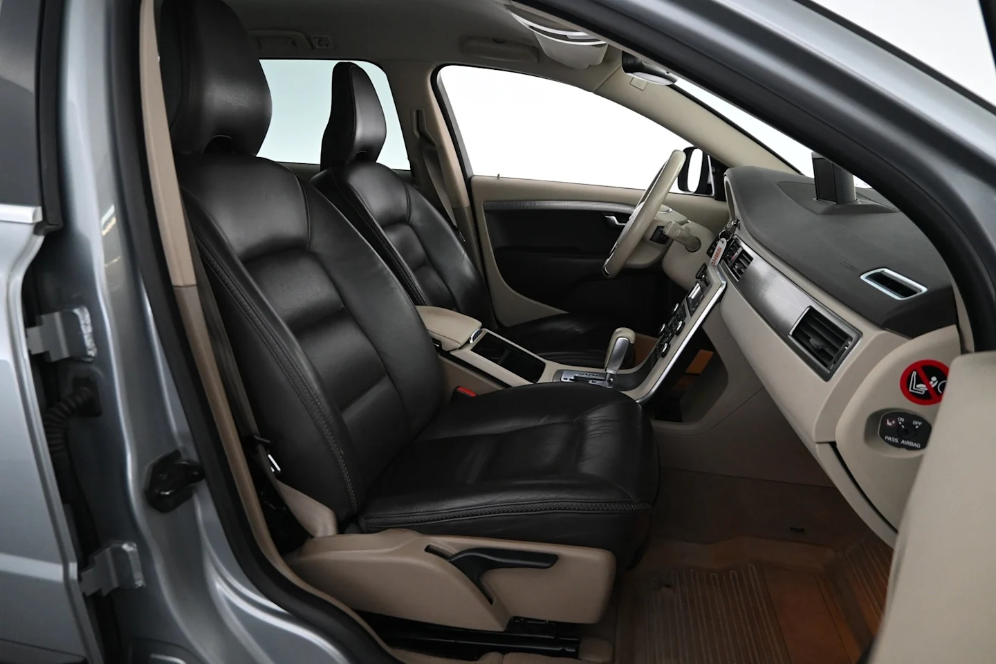 Car Image - R2KSfvElTjb00cxCRcUvg
