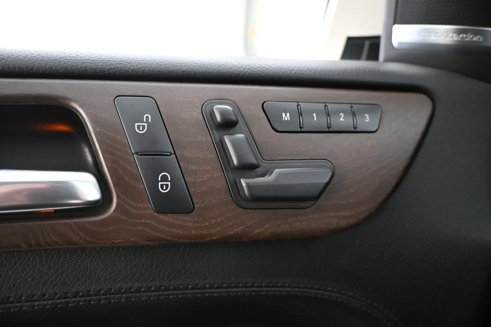 Car Image - 2H32mxr6qkgfHvuxbibUSz