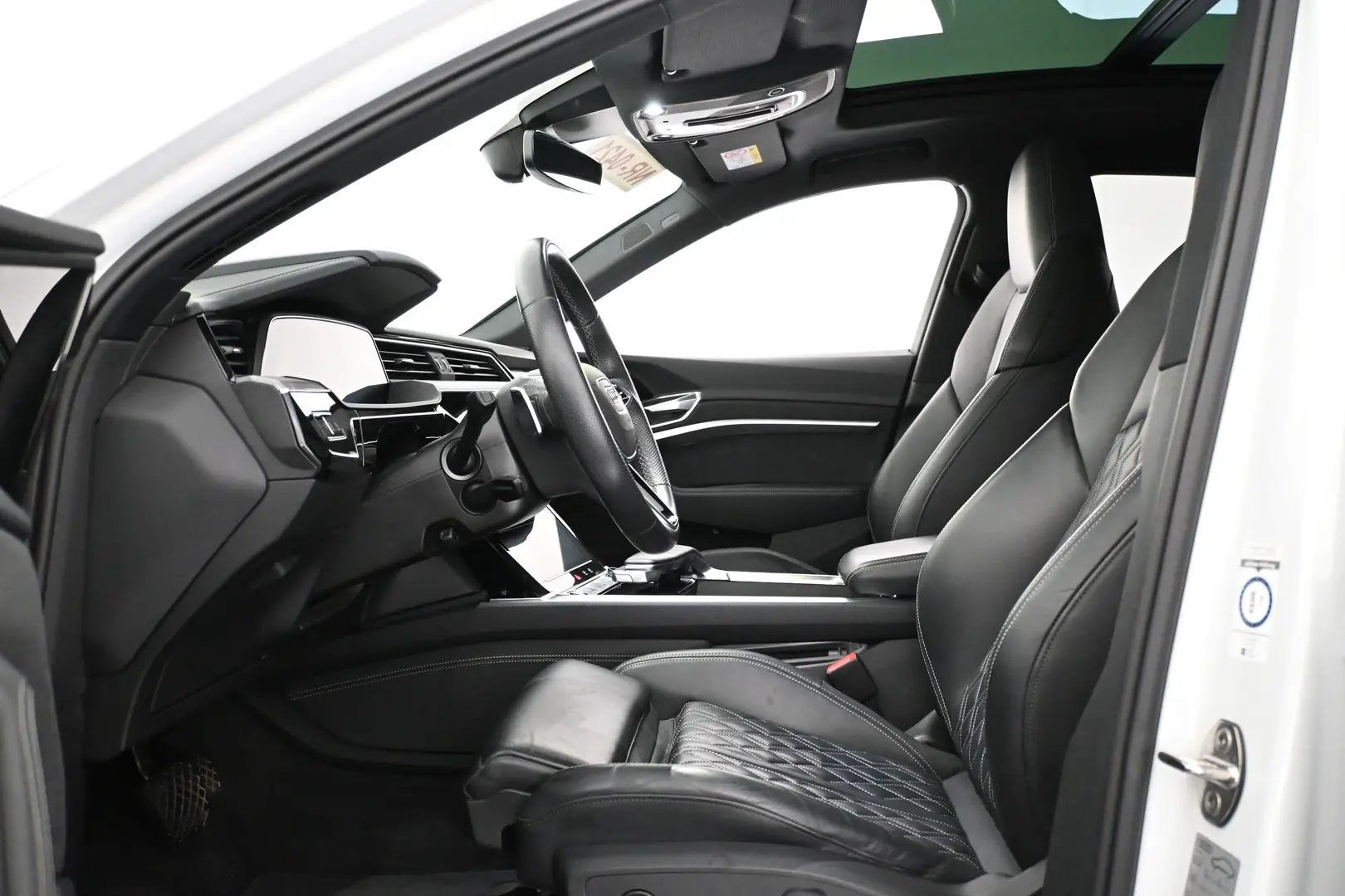 Car Image - 7yfc8LcSsQGGREM6YViXar