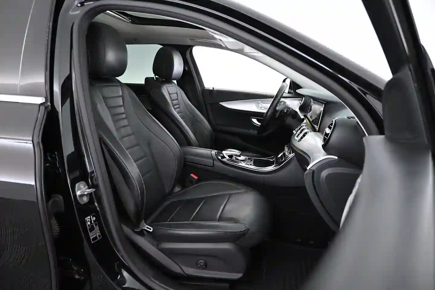 Car Image - 2t0QqOLLDi9IqCiXNAbHkQ