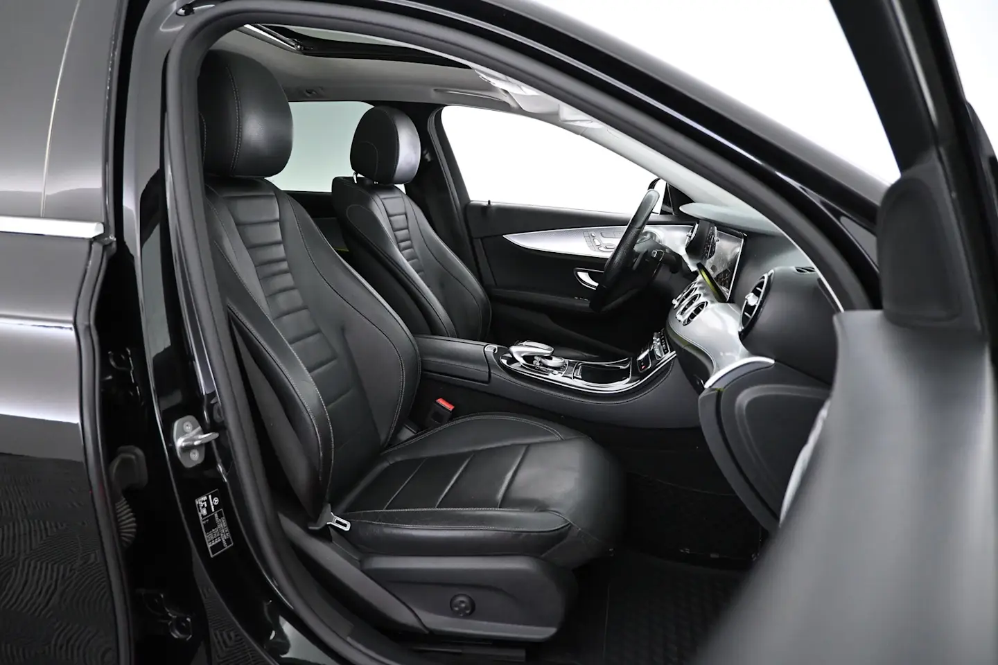 Car Image - 2t0QqOLLDi9IqCiXNAbHkQ