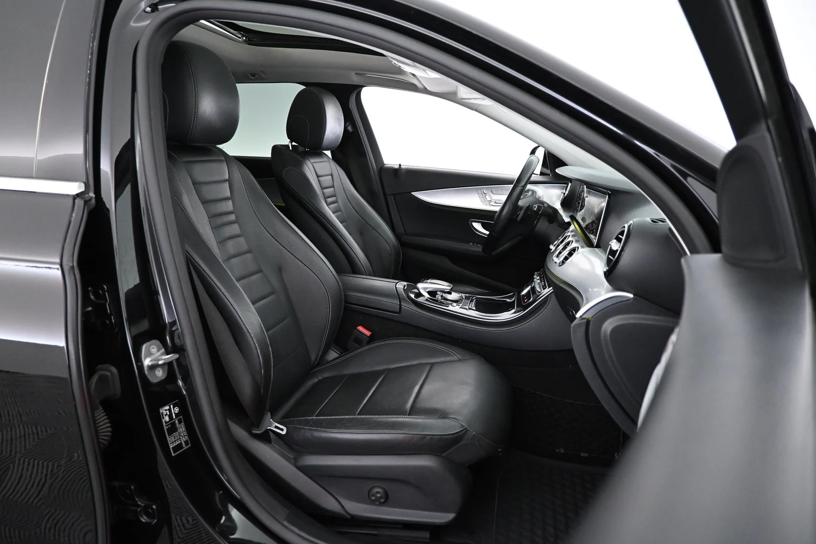 Car Image - 2t0QqOLLDi9IqCiXNAbHkQ