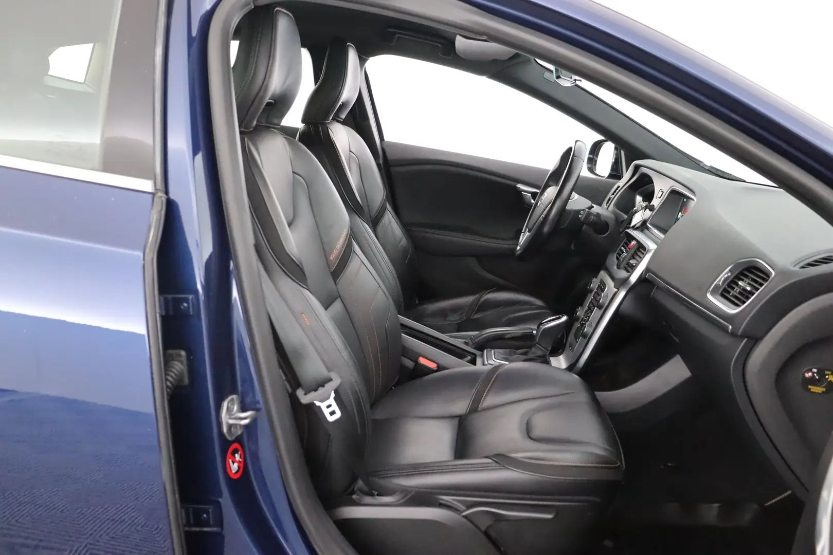 Car Image - 25qH4XHa2OBVyCC015xiyX