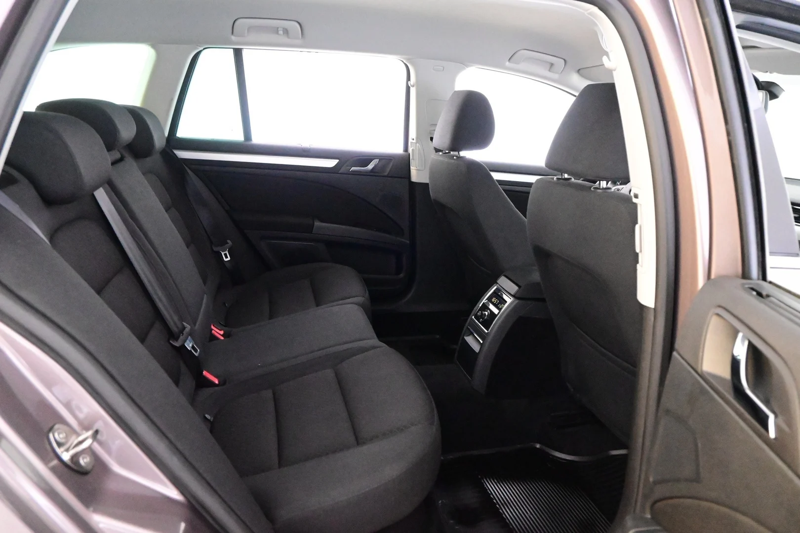 Car Image - 1WoLAcSRGTd6VGUvJvs6Ab