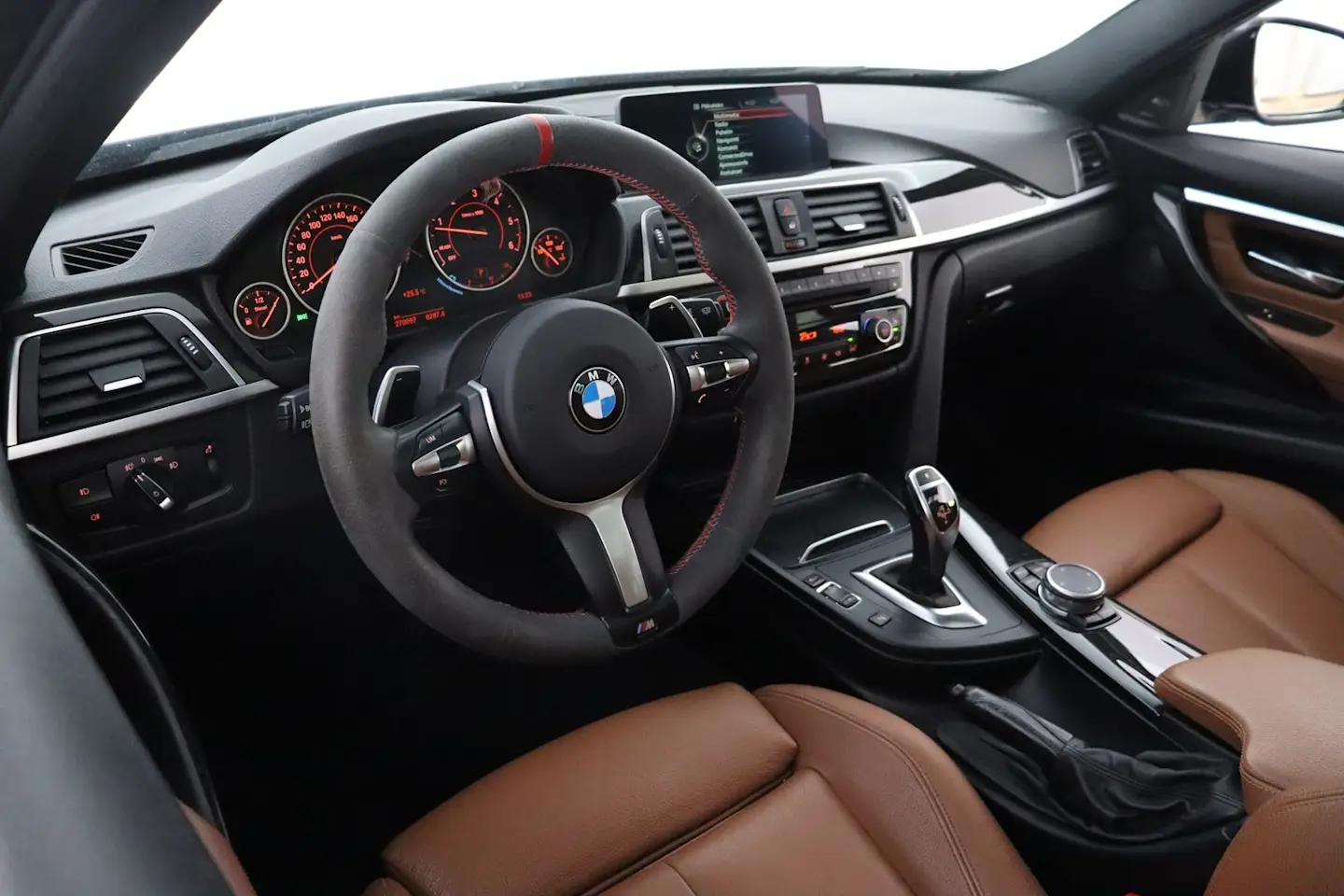 Car Image - fmveSAFGcsn2aER0WPS6m