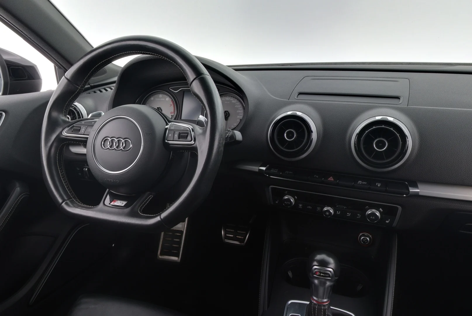 Car Image - 4TCGrmu8foEv892vpM3z92
