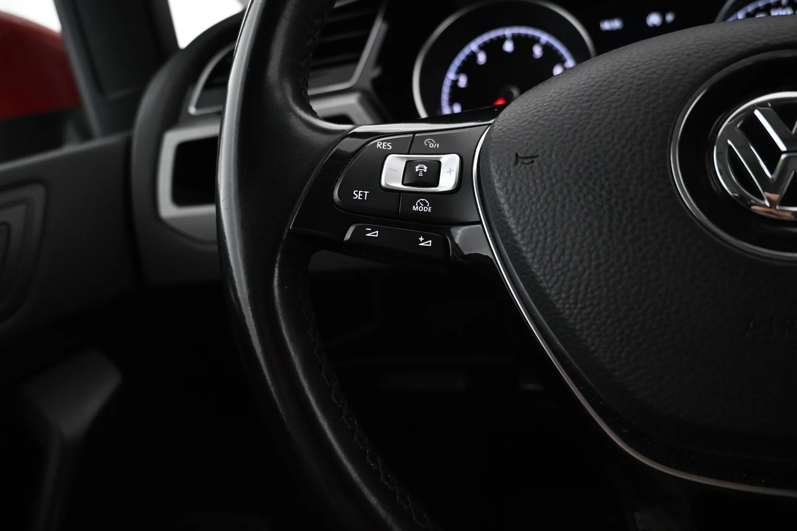 Car Image - F5poQUSEswpSnPRXb5A0i