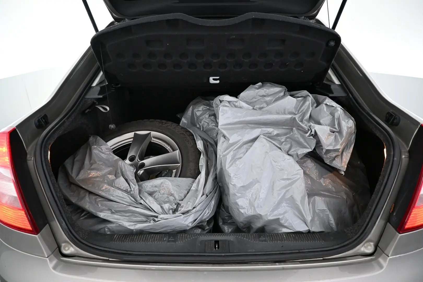Car Image - 1bHHXrMatAKBNye6f94B2X