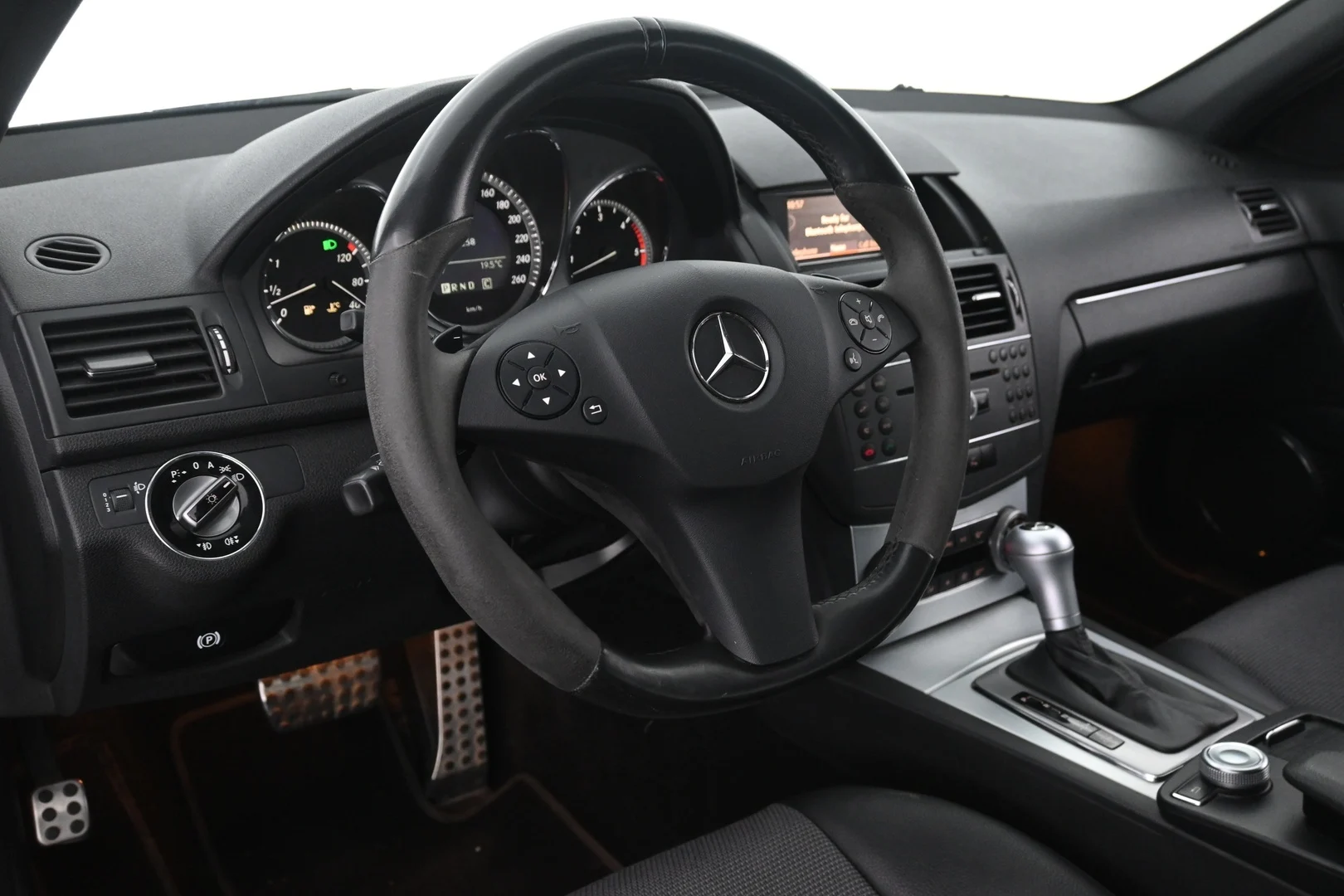 Car Image - 2dNKT6ZWrriOZL4MYTsJ6O