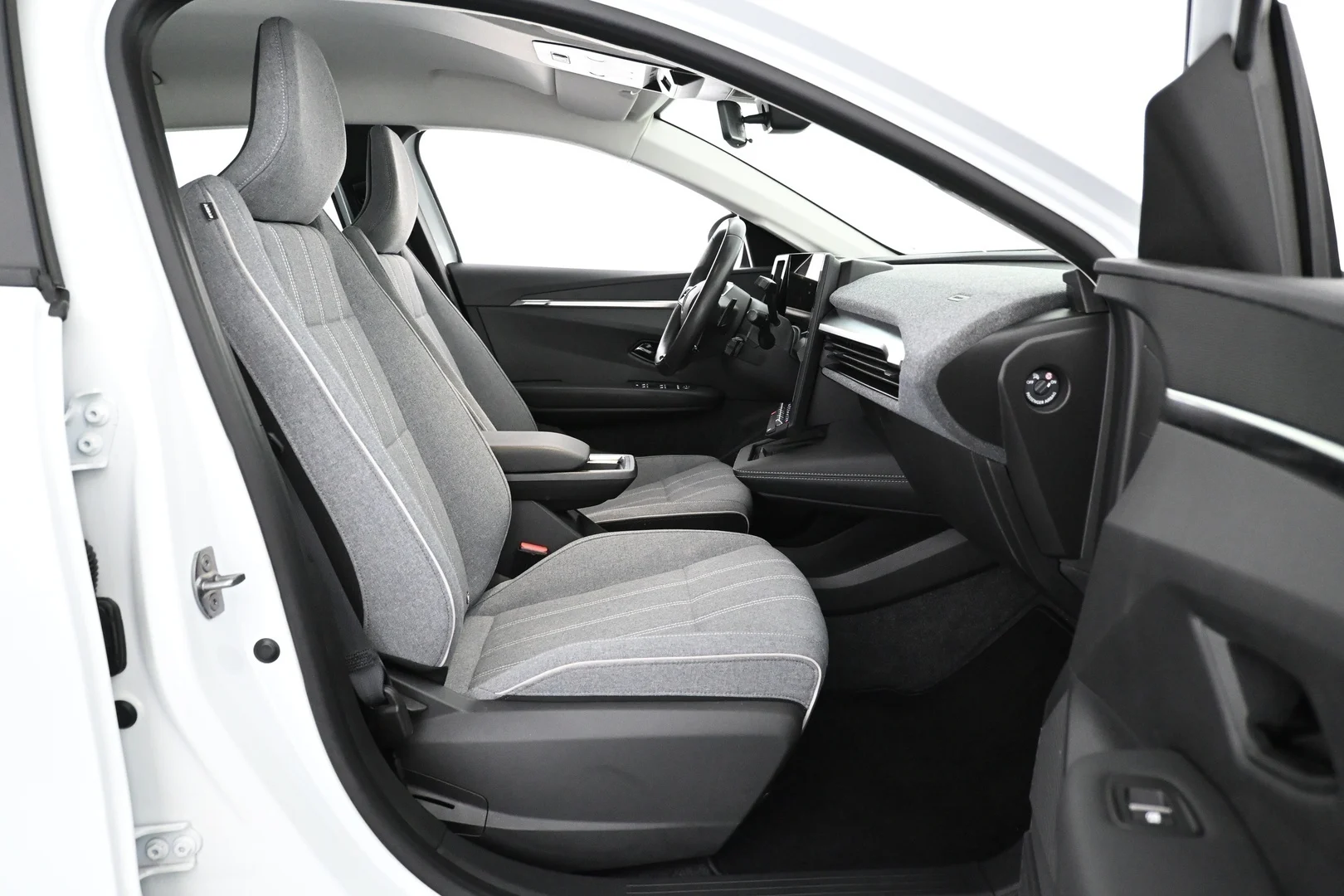 Car Image - 725KKVdHr8xvoeBXhKWeFe