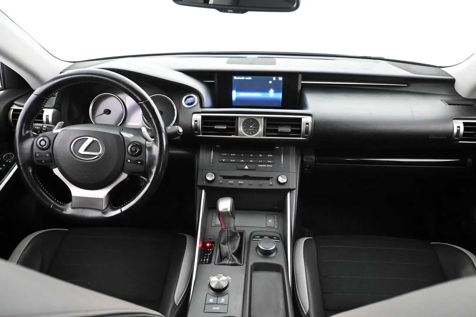 Car Image - 3rWvXhbzmb2l4UVNRs3abO