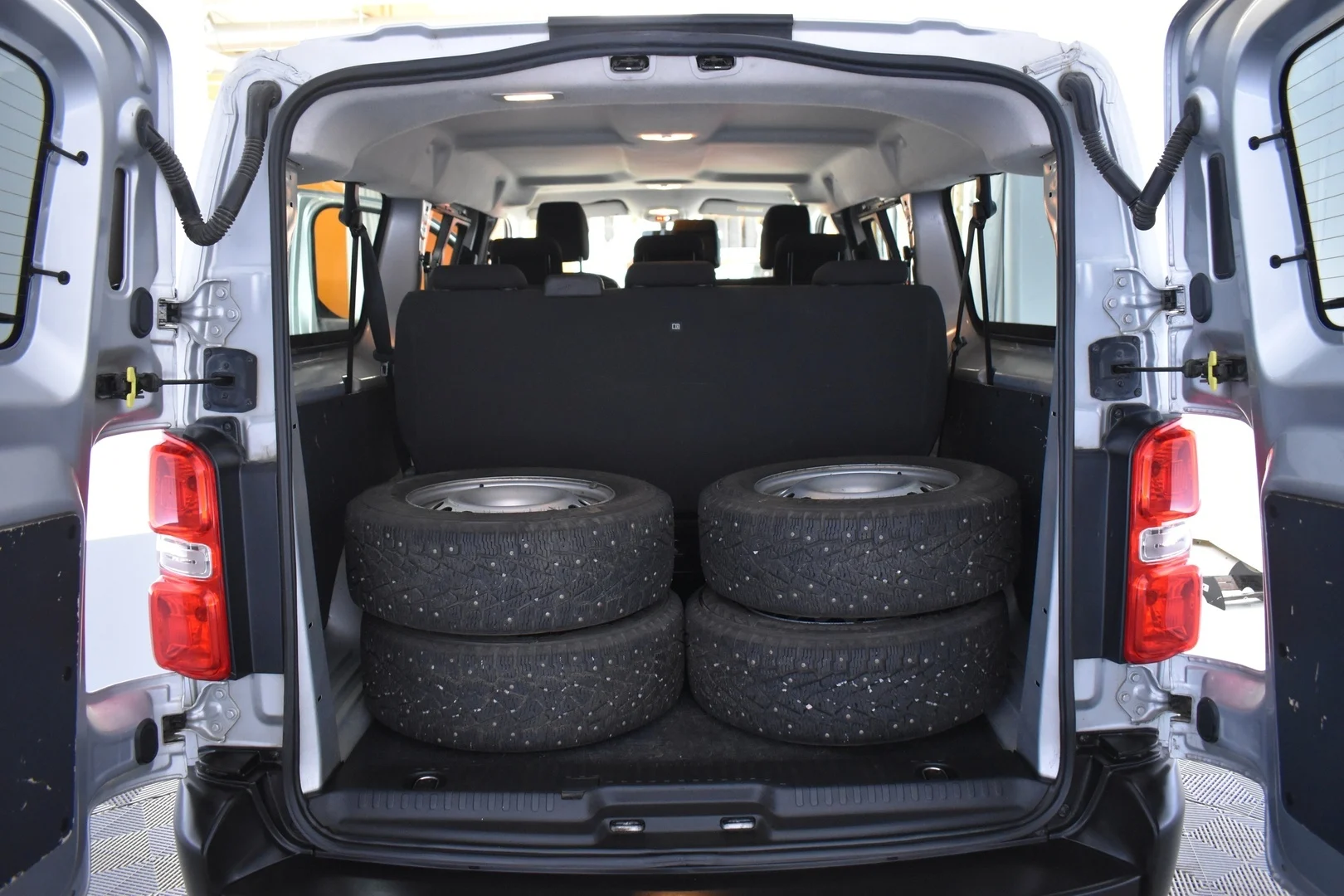 Car Image - 4lVbGWbVcPEmdWmzUuzKh4