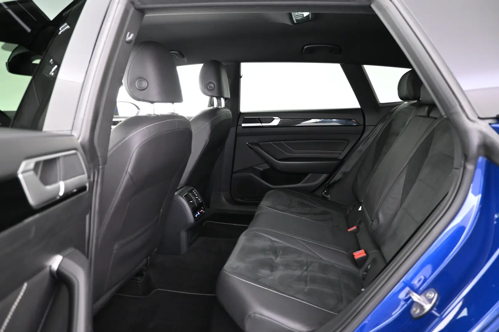 Car Image - 2rgKRgHcE9MeLXeq8mI63L