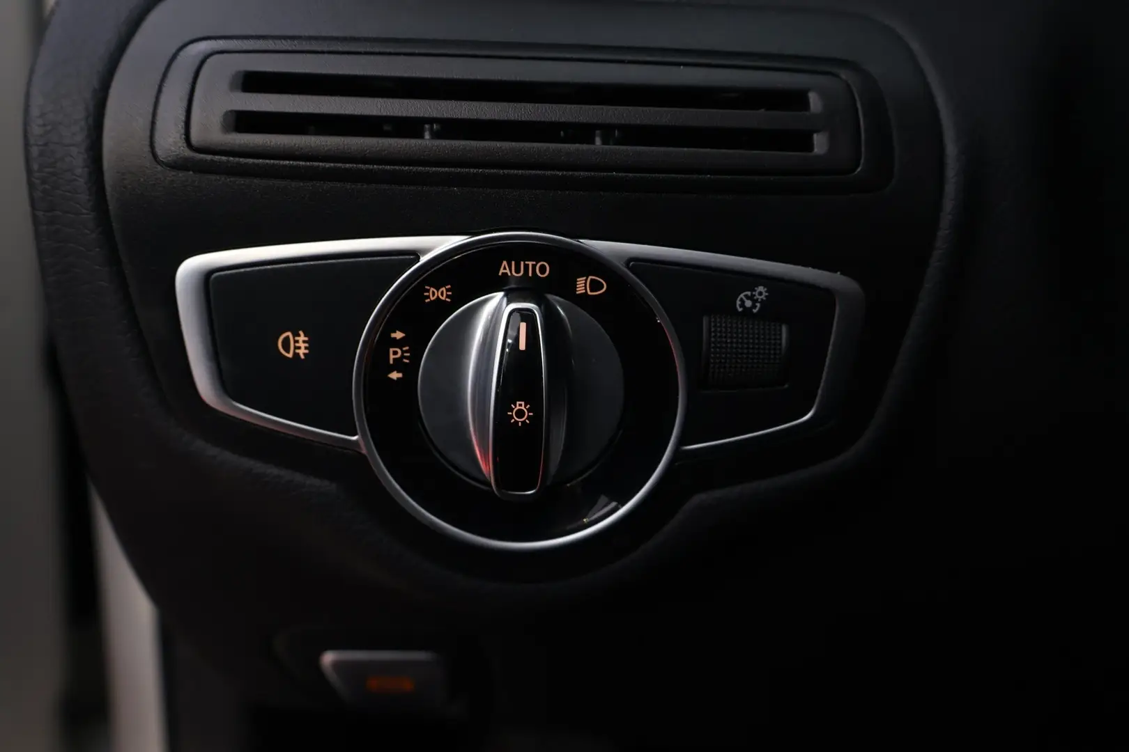 Car Image - 5VS7fayk0LD7kBu2bdYdv8