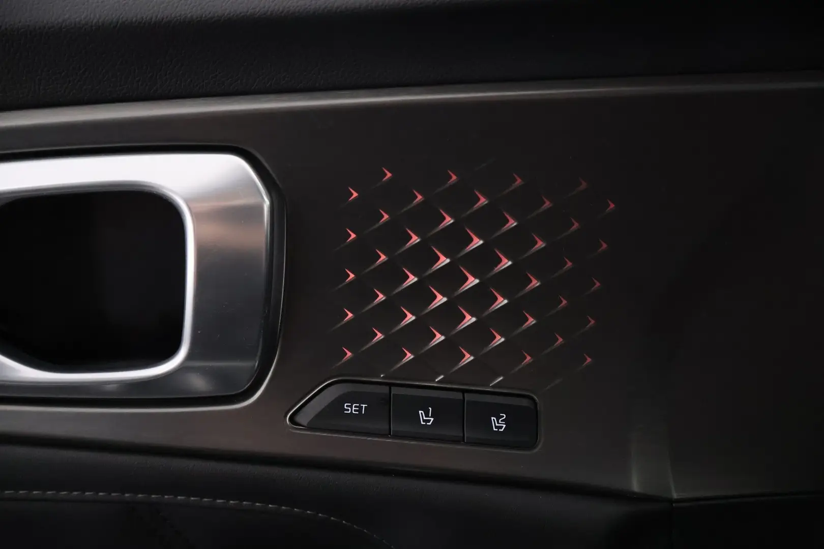 Car Image - 1Oh8HDA9EIpJNoNBcOuSWT